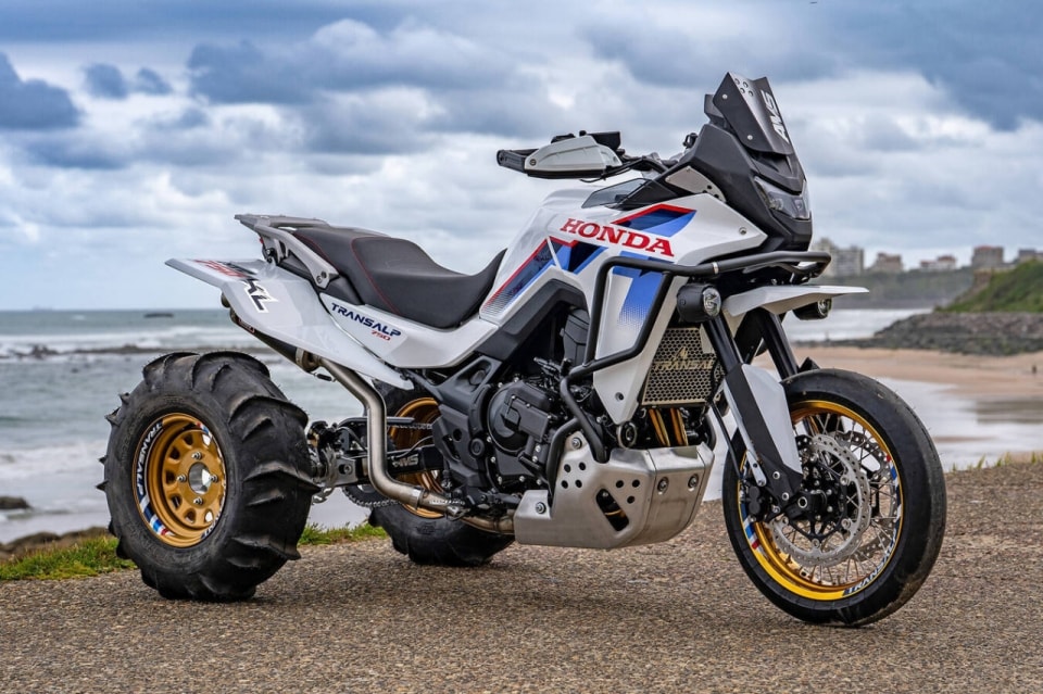 “On Road versus Off Road”: Honda celebra Hornet e Transalp al Wheels & Waves 2026