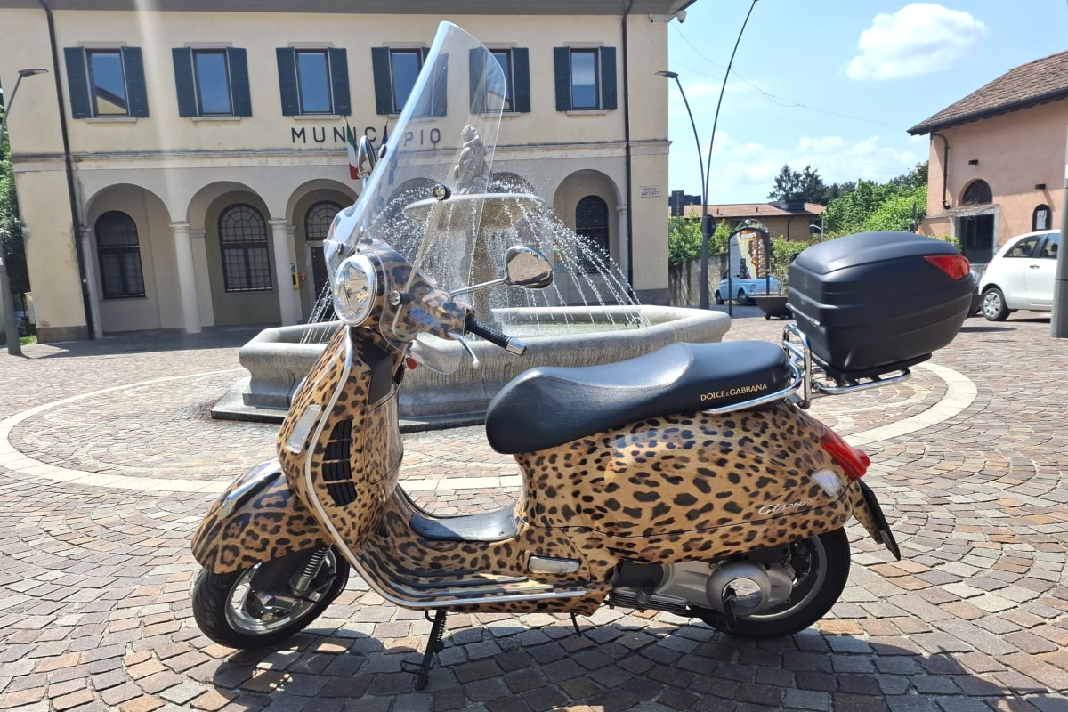 All’asta la Vespa personalizzata di Stefano Gabbana