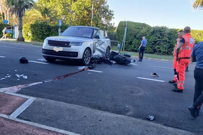 Morto in scooter a 17 anni in Versilia: si costituisce il pirata della strada