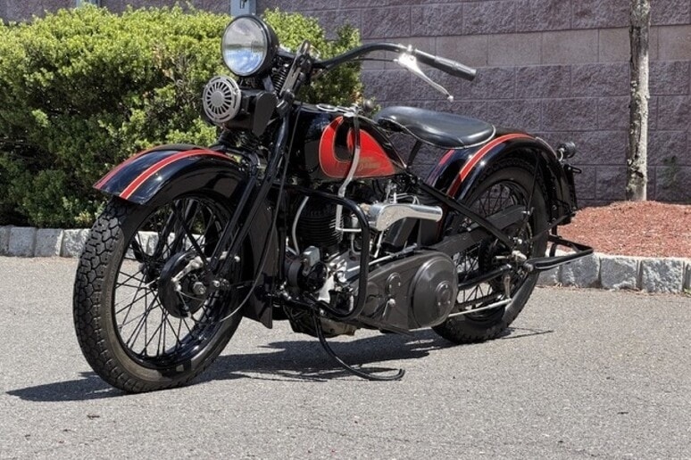 Venduta all'asta per 75.000 dollari l’Harley-Davidson di Steve McQueen