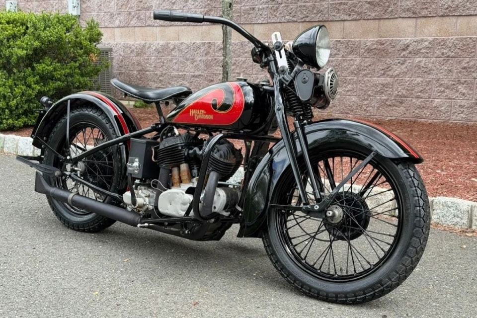 Venduta all'asta per 75.000 dollari l’Harley-Davidson di Steve McQueen