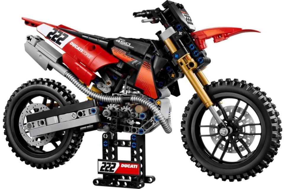 Mattoncini, fango e gloria: arriva il Set LEGO Technic della Ducati Desmo450 MX di Antonio Cairoli