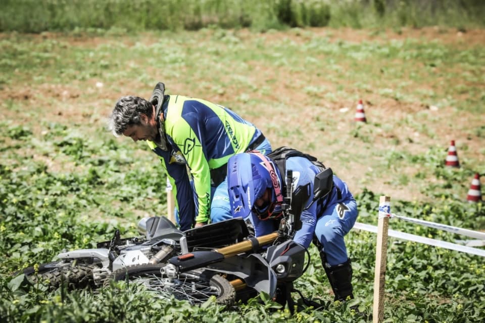 Pensavo di saper guidare. Poi ho messo le ruote fuori dall’asfalto con la Suzuki DR-Z Off-Road Academy