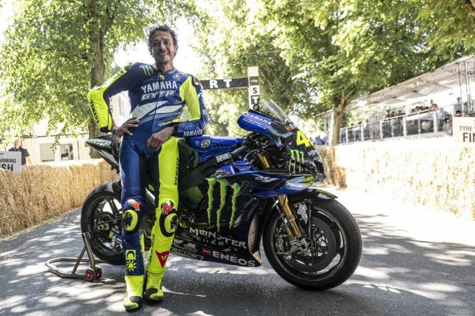 Valentino Rossi torna sulla Yamaha YZR-M1 al Goodwood Festival of Speed 2026