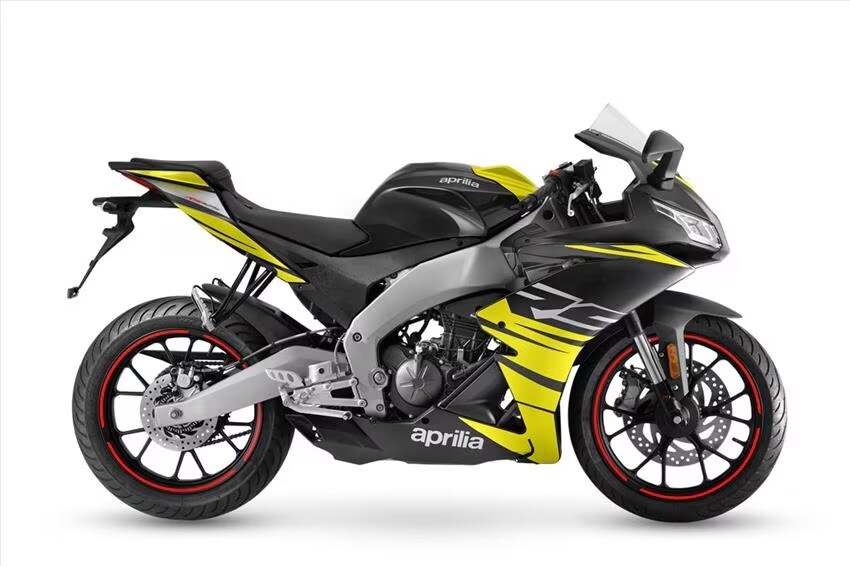 Aprilia spinge su sconti e formule leggere: le promo di luglio