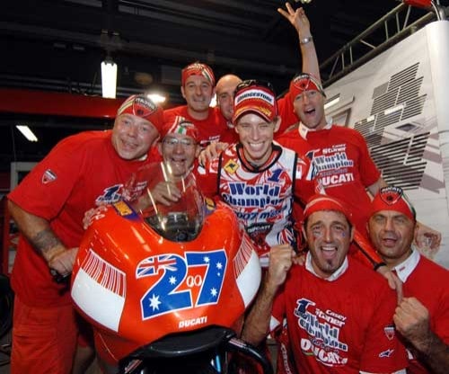 In vendita la maglietta ufficiale della vittoria Ducati in MotoGp