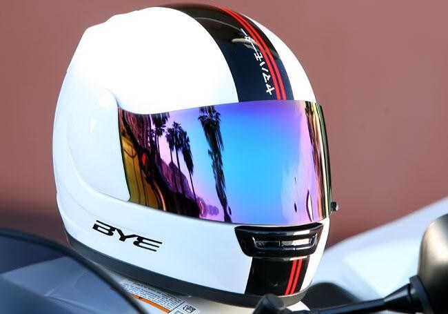 Caschi Bye Iwata 2010