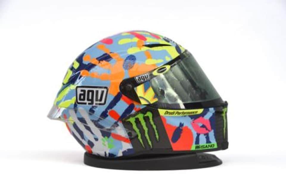 Rossi mette le mani sull’AGV