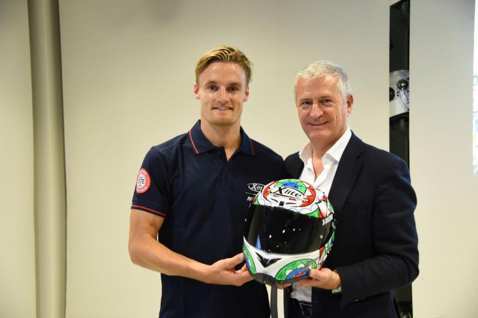 Chaz Davies presenta il suo casco!