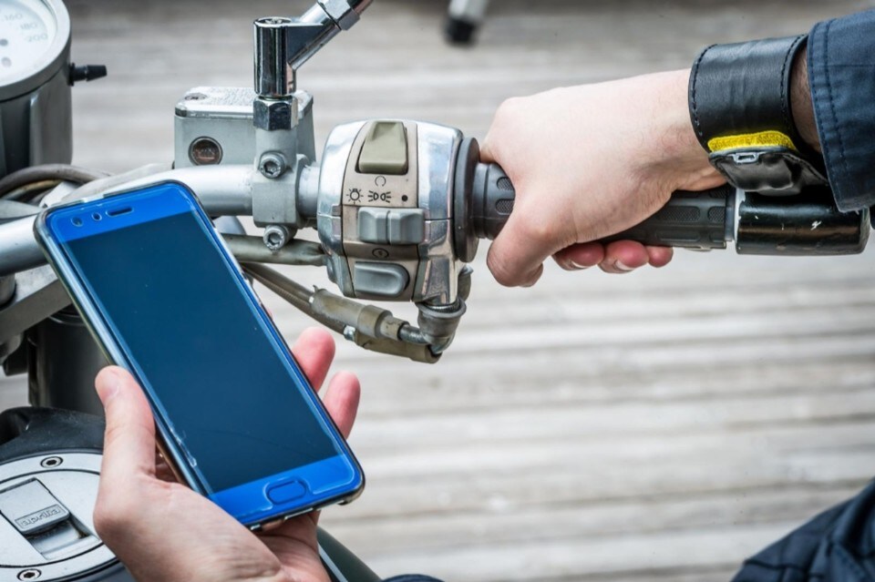 Woolf: come funziona il braccialetto anti autovelox