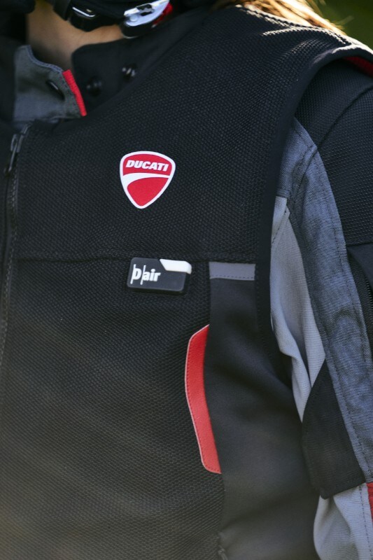 Ducati Smart Jacket: il gilet con airbag