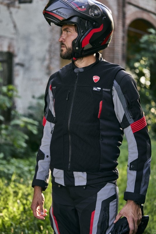 Ducati Smart Jacket: il gilet con airbag