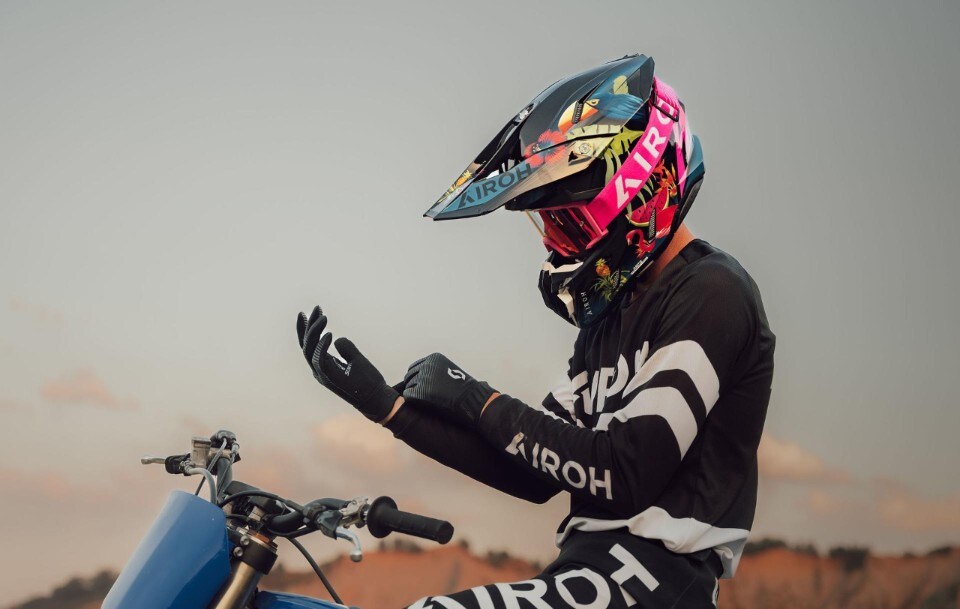 Nuovo Airoh Twist 3, il casco off road predisposto per i sistemi di comunicazione