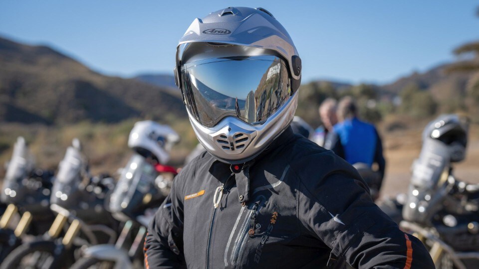 Arai Tour-X 5: il crossover premium si rinnova