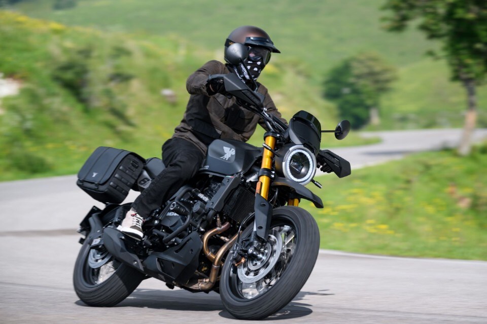 Moto Morini presenta gli accessori per personalizzare le Seiemmezzo STR ed SCR