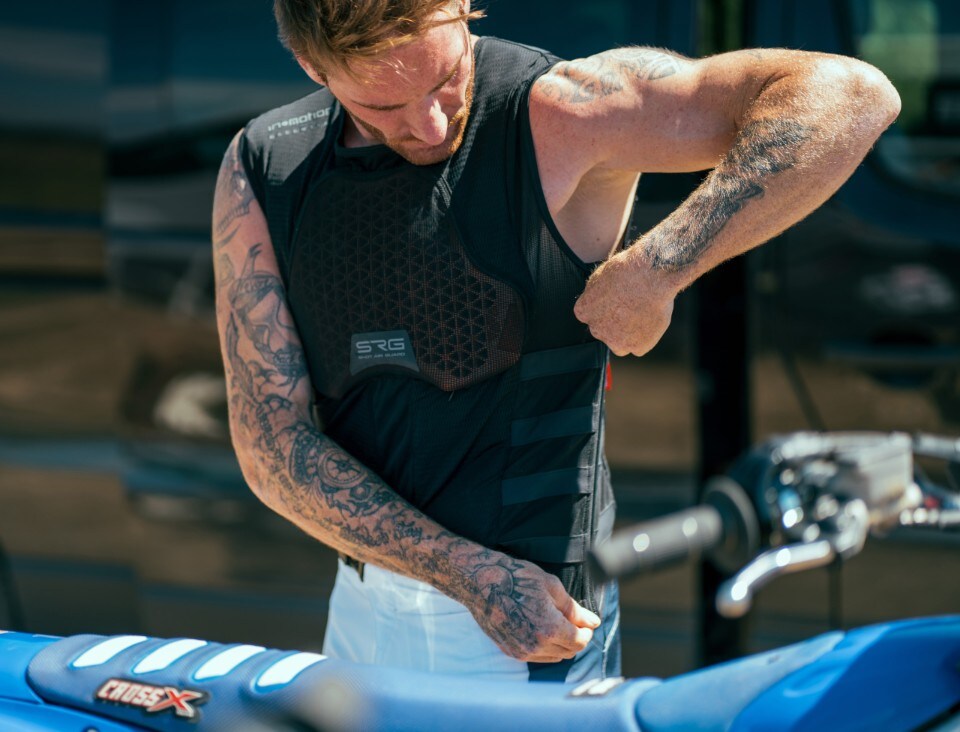 SHOT lancia SRG, il primo airbag dedicato al motocross