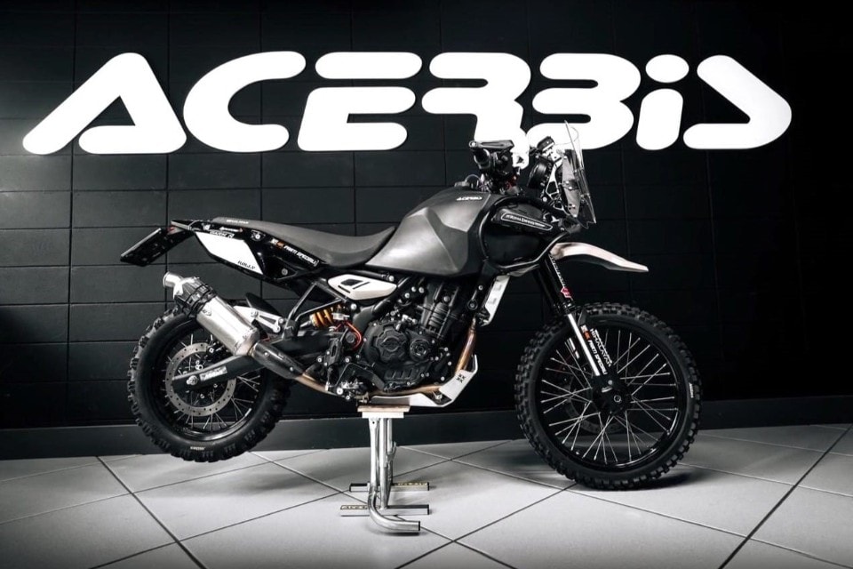 La Royal Enfield Himalayan 450 è più offroad con Acerbis
