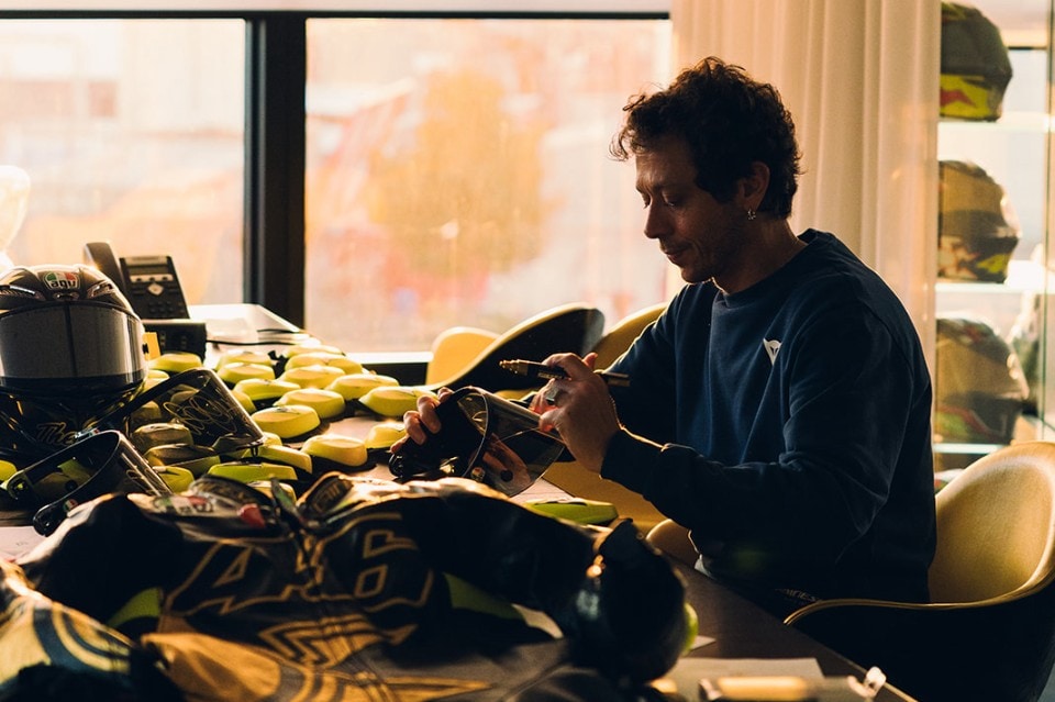 Dainese festeggia Valentino Rossi con una preziosa Limited Edition