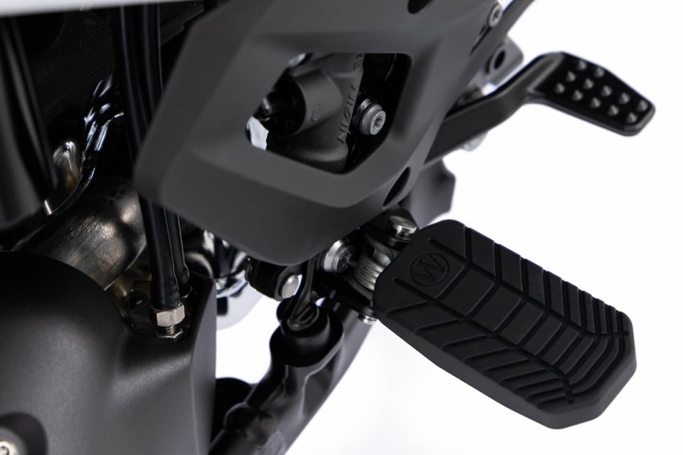 Più comfort e stabilità con le pedane maggiorate Wunderlich per BMW R 1300 GS