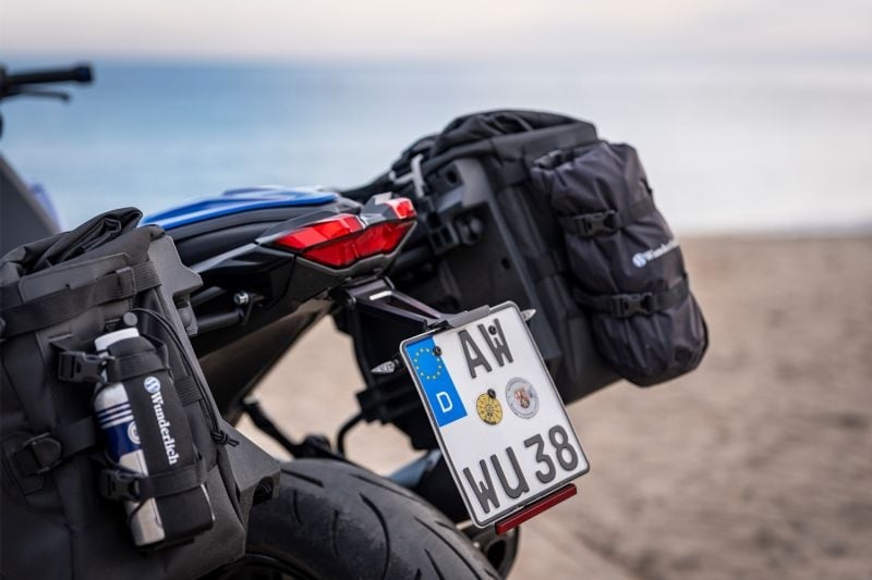 Wunderlich alleggerisce il posteriore delle BMW R 1300 R, RS e GS con due portatarga dedicati