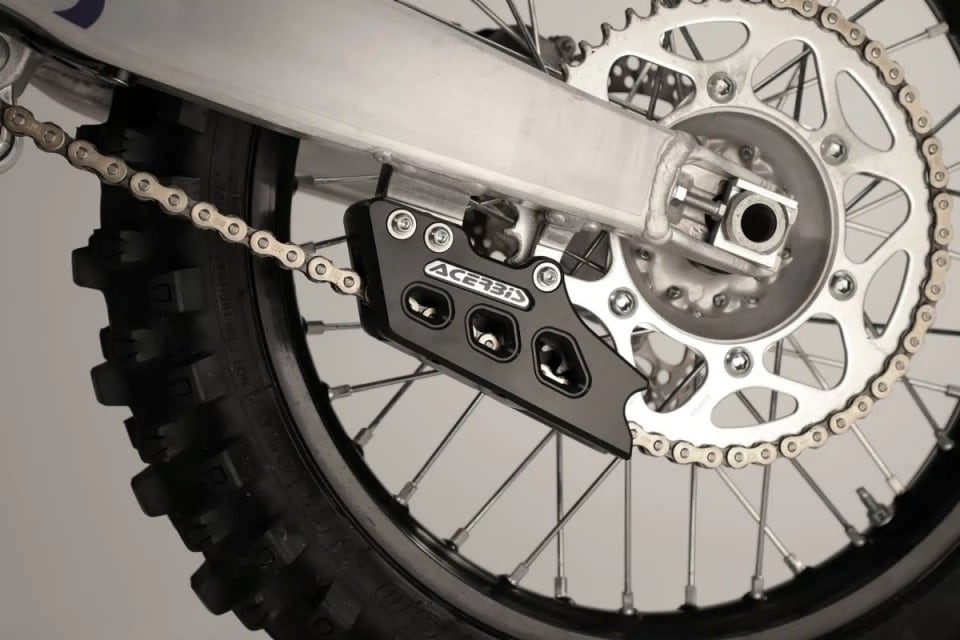 Nuovi guida catena Race Acerbis: tecnologia e protezione