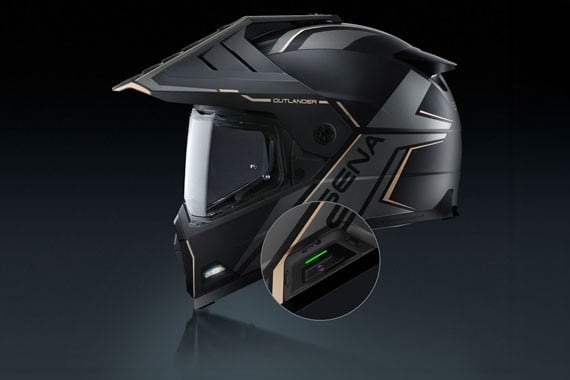 Sena Outlander, il primo casco Adventure con interfono integrato