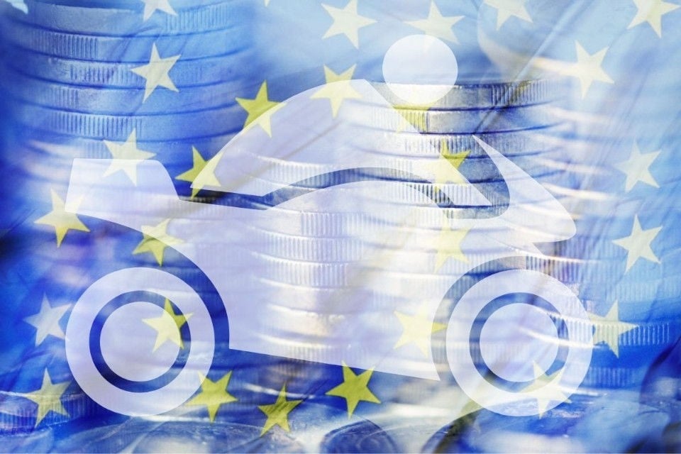 In Europa moto e scooter suonano la carica