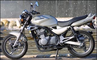 Honda CB500 – Kawasaki ER-5 – Suzuki GS500. Confronto a tre