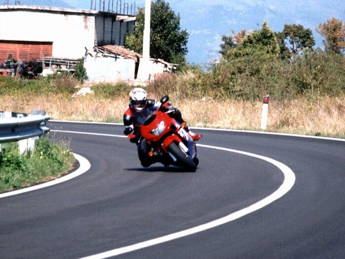 Fatti vedere sulla tua moto: febbraio 2003