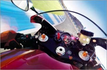 Yamaha R1: primo test in sella