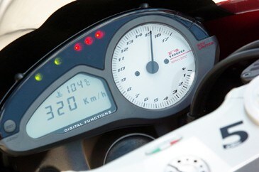 In sella all'MV Agusta F4 1000!