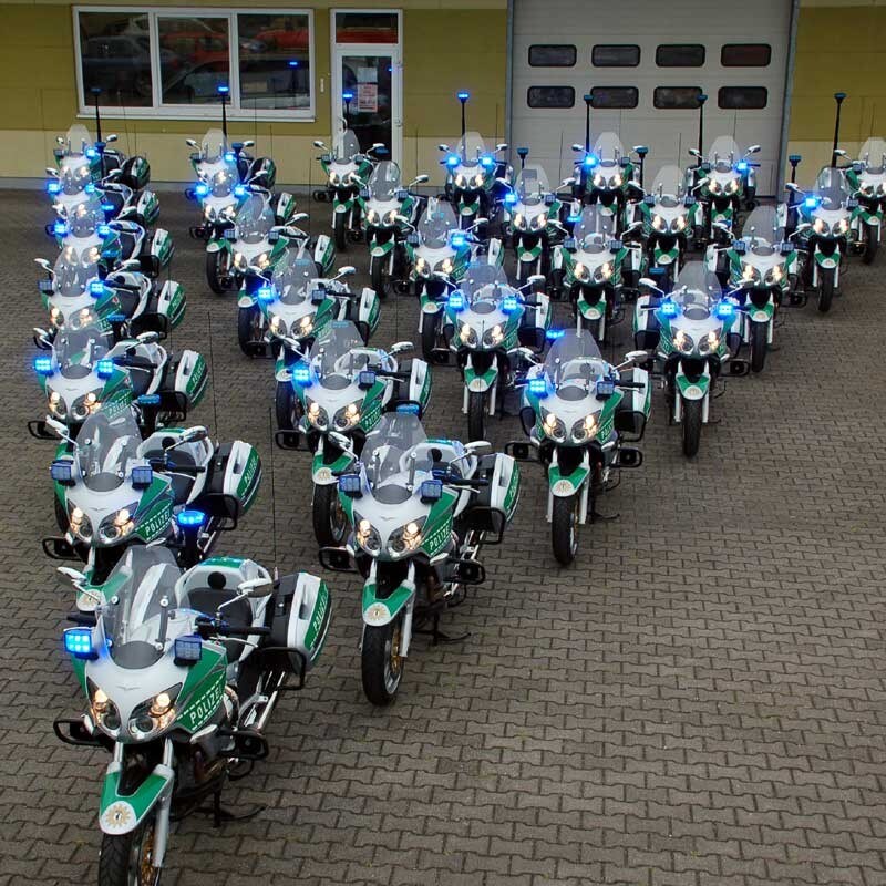 La Polizei gira in Guzzi