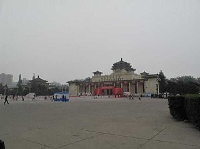 Cina, in bilico tra passato e futuro