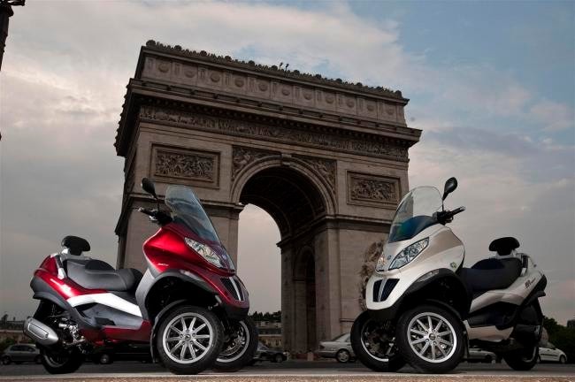 Piaggio MP3 Hybrid 300