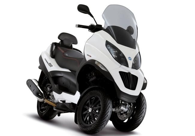 Piaggio MP3: debutta la Sport