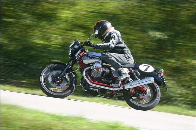 Moto Guzzi V7 Racer