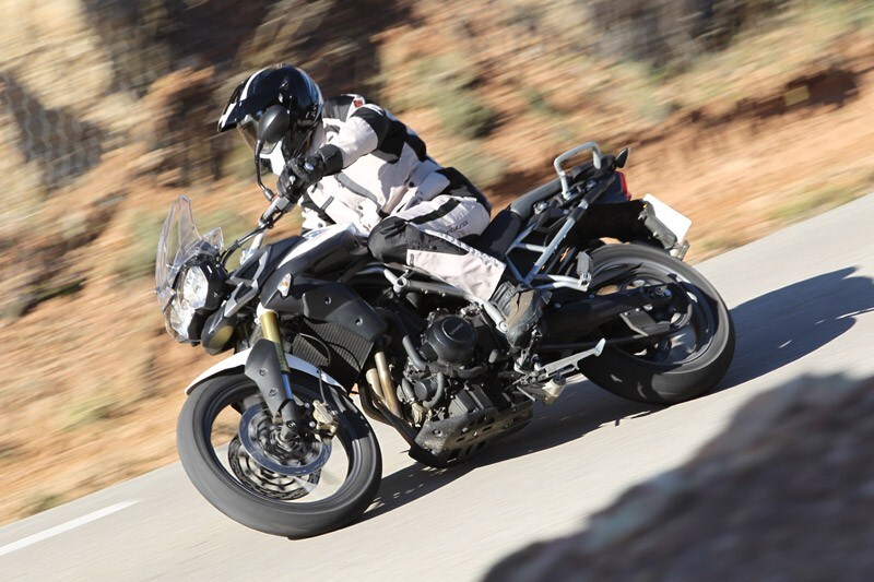 In sella alla Triumph Tiger 800