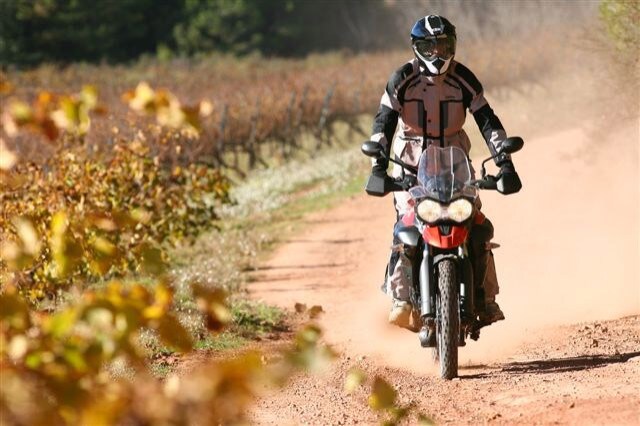 In sella alla Triumph Tiger 800