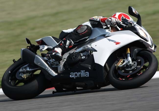 Aprilia RSV4 R APRC: tecnologia amica