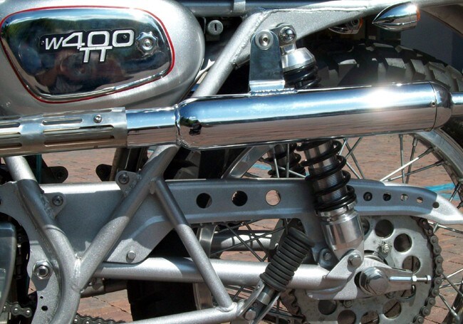 Tre stili, una moto: W 400 TT