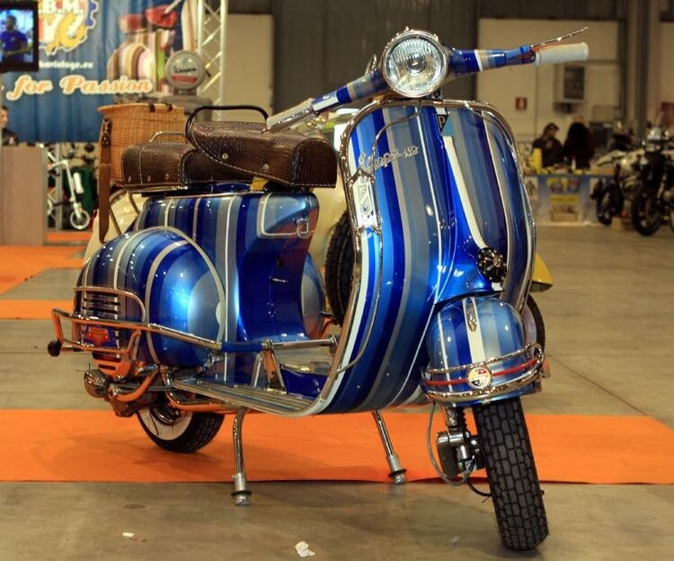 Passione Moto: le Vespa psichedeliche