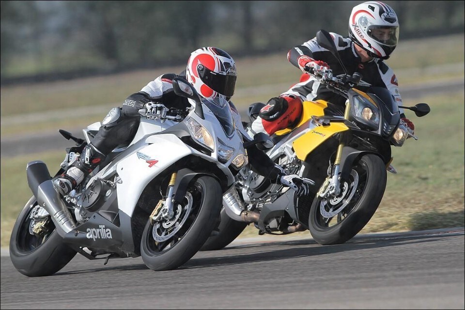 Aprilia RSV4R APRC VS Tuono V4 R APRC