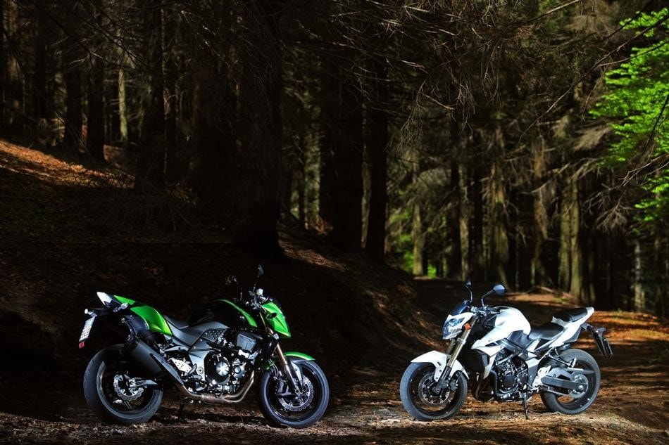 Kawasaki Z750R vs Suzuki Gsr750