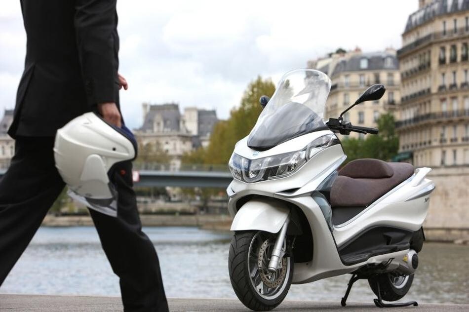 Piaggio X10: maxi all'italiana