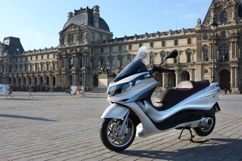 Piaggio X10: maxi all'italiana