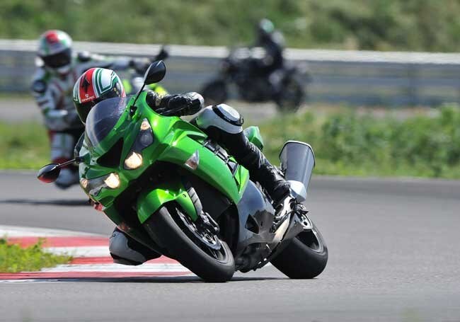 Kawasaki ZZR1400, in pista ci sa fare!