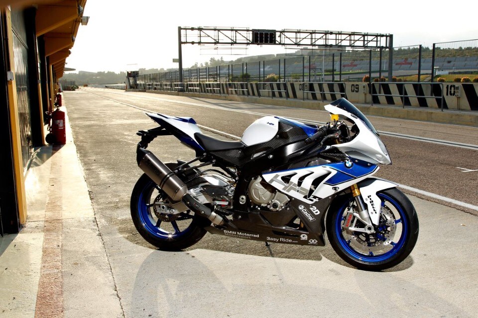 BMW S1000RR HP4: pronta alla sfida!