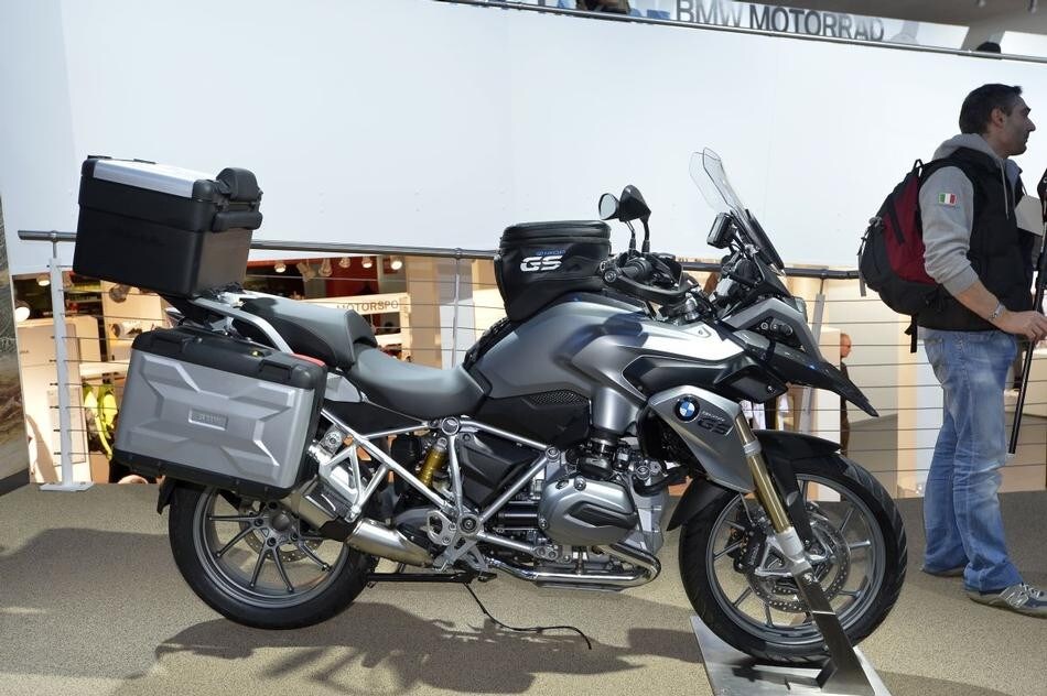 BMW R 1200 GS si presenta a Milano