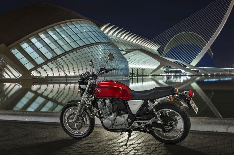 Honda CB1100: salto nel tempo