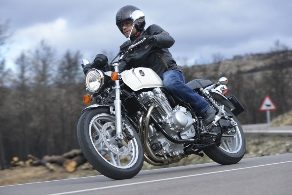Honda CB1100: salto nel tempo